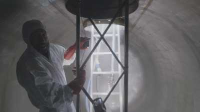 Cleaning the inside of a potable water tank