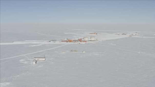 Wide shots of Concordia Station