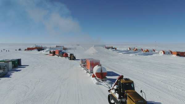 The supply convoy at Concordia station
