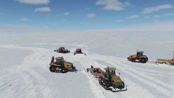 Supply convoy on its way to Concordia Station