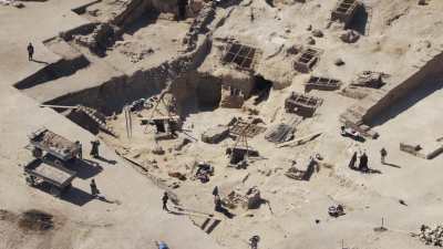 Archeological digs close to Hatchepsout temple