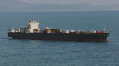 Cargos au large de l'Archipel Spezzino  Cargo ships off the Spezzino Archipelago