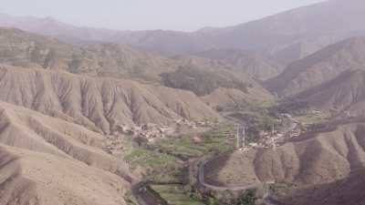 Village, red mountains in the vicinity of El Had Zerkten, Tazilda