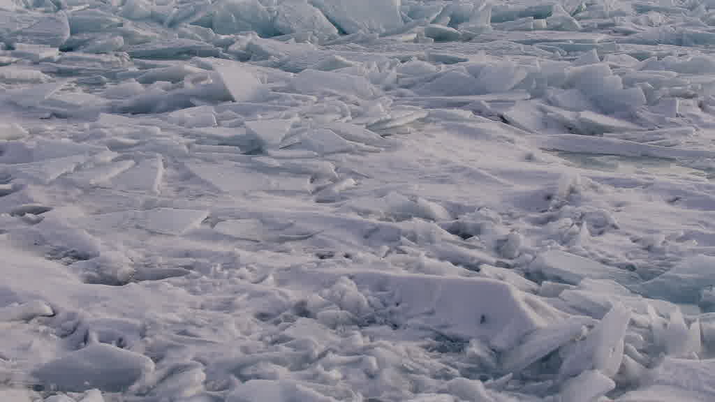 Le lac Baïkal à la fin de l'hiver