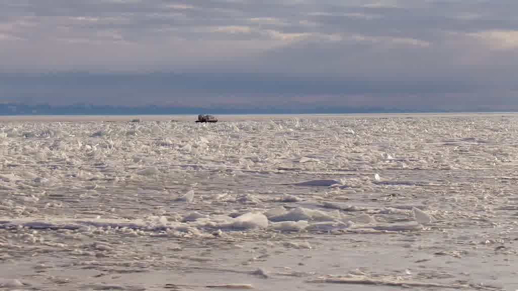 Le lac Baïkal à la fin de l'hiver