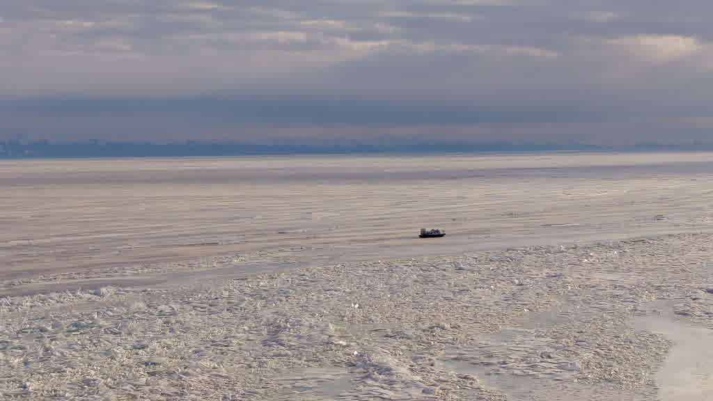 Le lac Baïkal à la fin de l'hiver