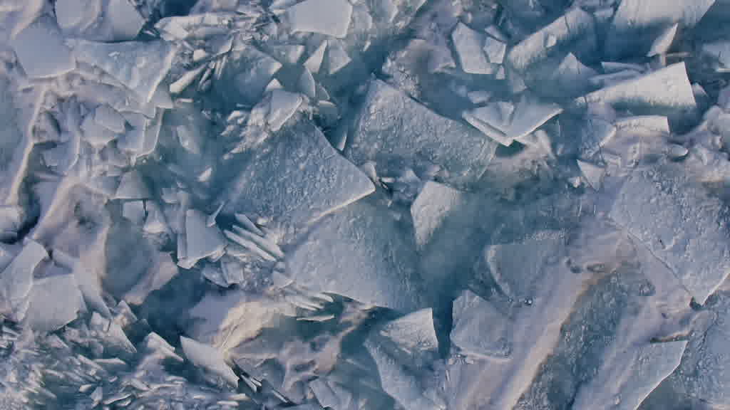 Le lac Baïkal à la fin de l'hiver