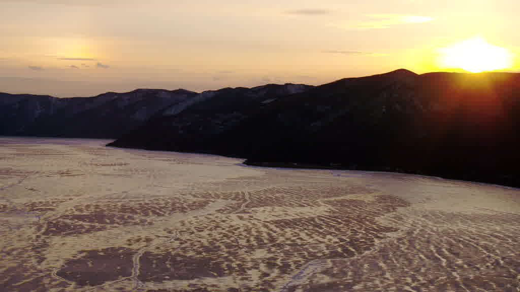 Le lac Baïkal à la fin de l'hiver