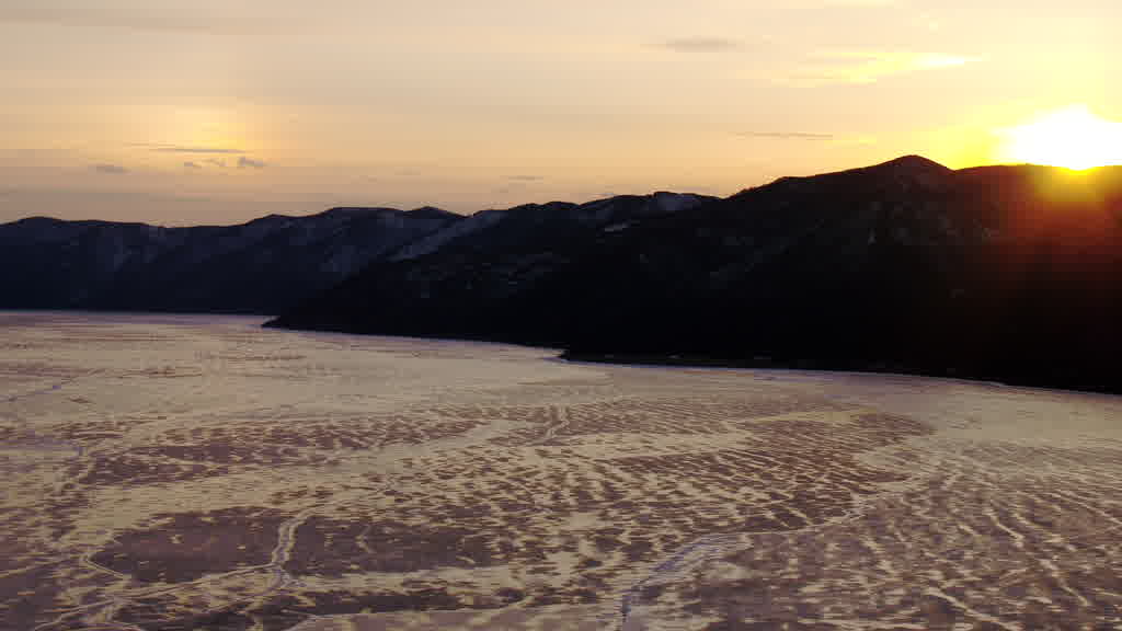 Le lac Baïkal à la fin de l'hiver