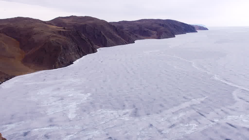 Le lac Baïkal à la fin de l'hiver