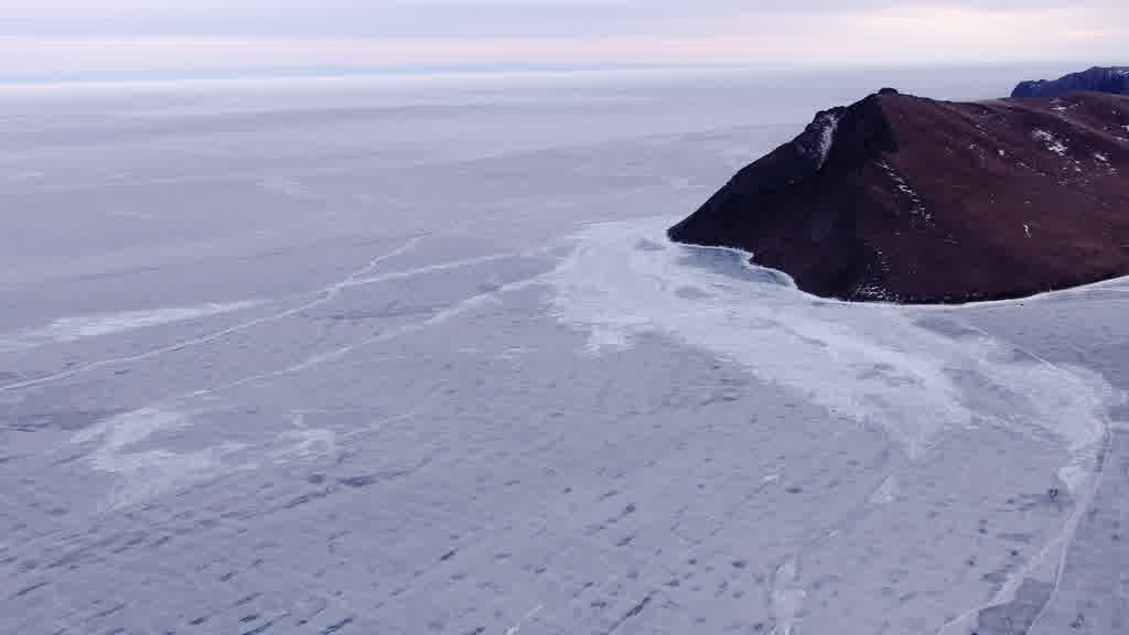 Le lac Baïkal à la fin de l'hiver