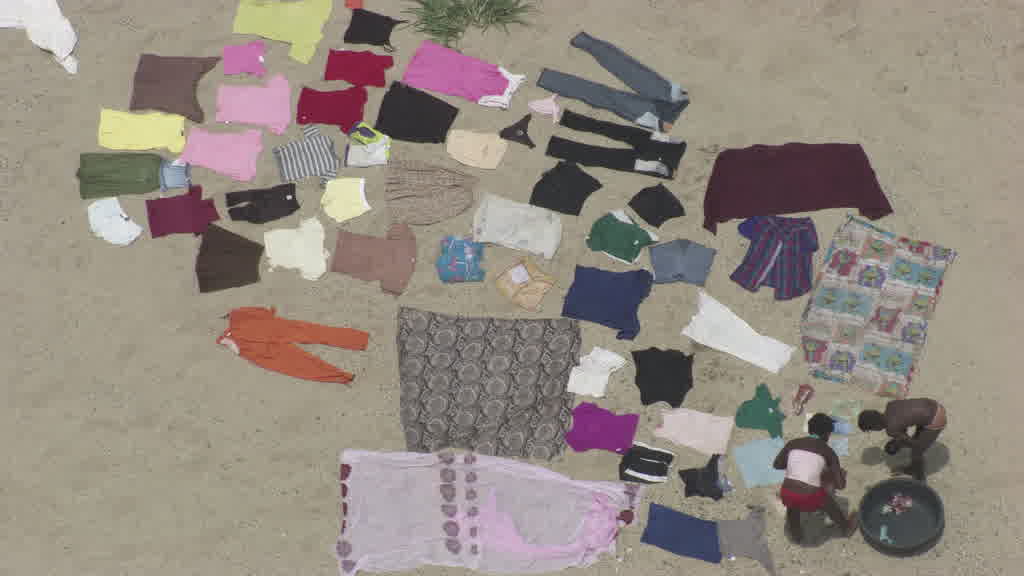 Séchage du linge sur la rivière entre Haiti et la République Dominicaine
