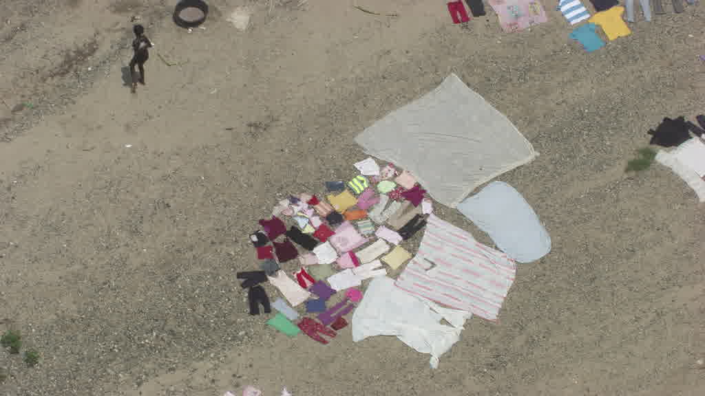 Séchage du linge sur la rivière entre Haiti et la République Dominicaine